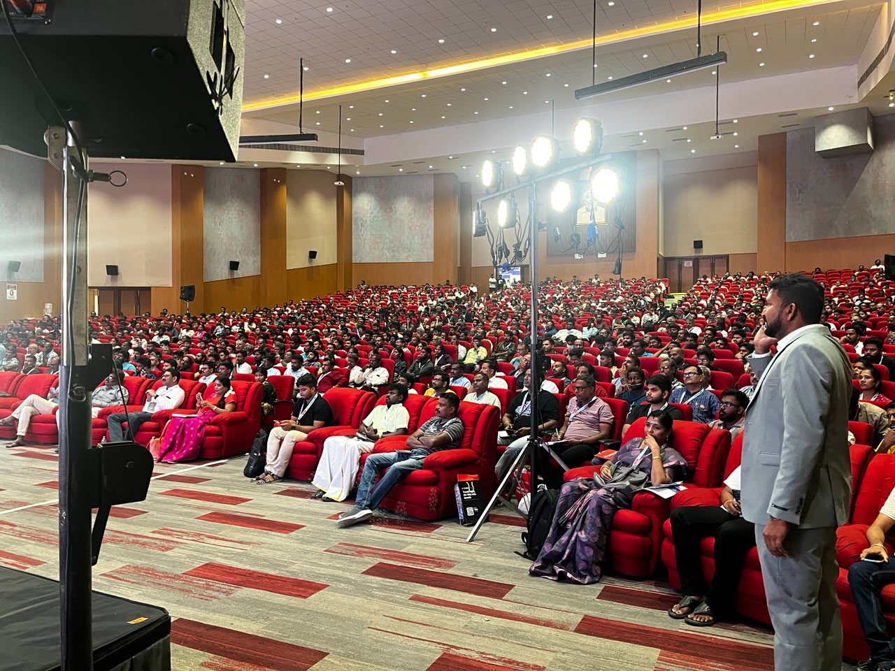The Simple Trade speaking at a trading summit